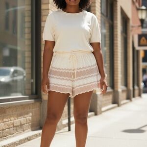 NWOT Crochet Knot Shorts – White & Taupe Wavy Stripe Scalloped Hem, Large